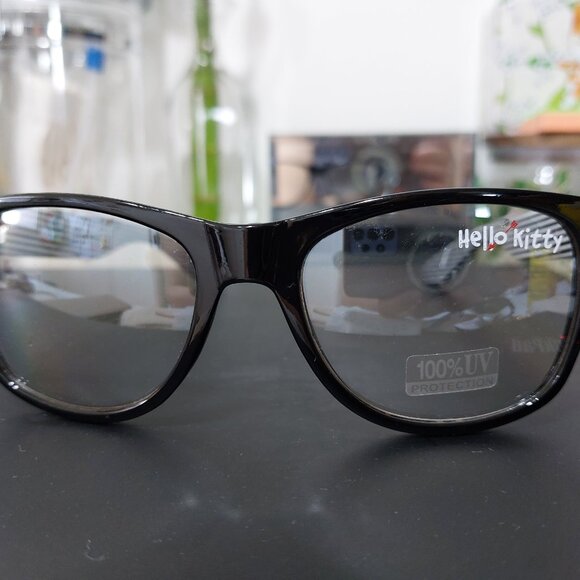 Rare Discontinued Clear HELLO KITTY UV Protection Sunglasses Black Frame - Picture 3 of 13
